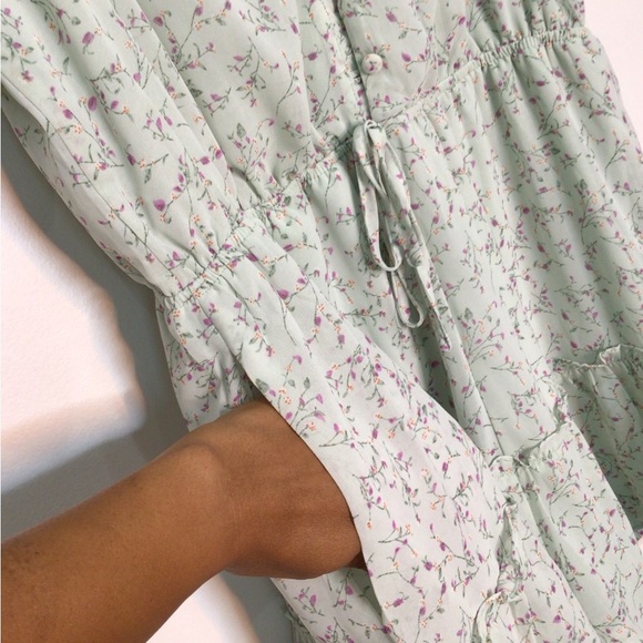 Green Ruffled Floral Romper with Puff Sleeves Women’s Size Medium, V-Neck - Picture 6 of 12